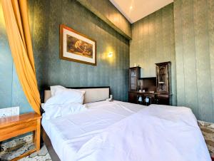Postel nebo postele na pokoji v ubytování Qila Hotel