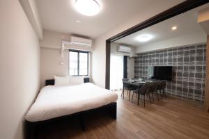 Ένα ή περισσότερα κρεβάτια σε δωμάτιο στο THE RISE Osaka Universal Bayside +260 φωτογραφίες