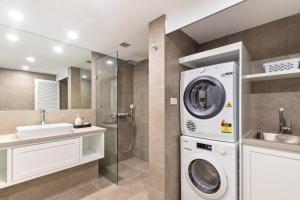 a bathroom with a washing machine and a sink at Mirage Resort Villa 432 with access to Sheraton Facilities in Port Douglas