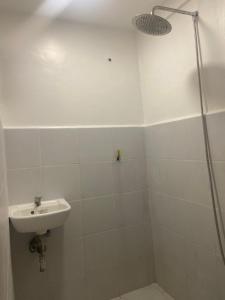 Ένα μπάνιο στο Marites Guesthouse