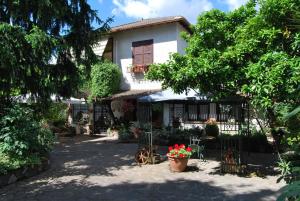 a house with a fence and flowers in front of it at Casa Pontecorvi in Velletri