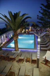 Bazén v ubytování Glaros Beach Hotel nebo v jeho okolí