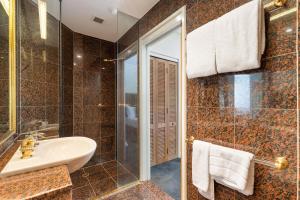 a bathroom with a sink and a shower at Mirage Resort Villa 112 with access to Sheraton Facilities in Port Douglas