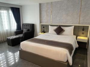Postel nebo postele na pokoji v ubytování LION 9 HOTEL