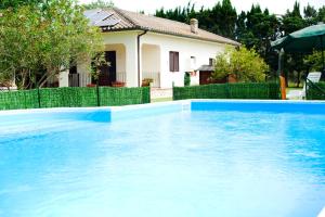 Swimming pool sa o malapit sa Relais La Mimosa