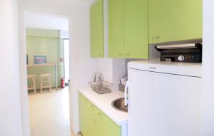 Kjøkken eller kjøkkenkrok på Windward Hostel Zadar