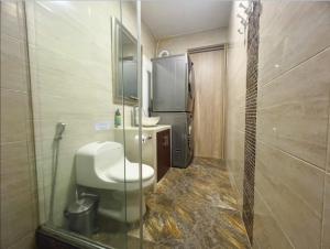 Un baño de Modern, Luxurious and Tradicional Apartments by Samilis Place