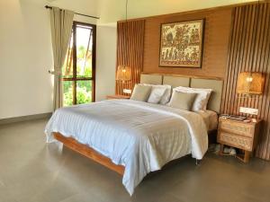Ένα ή περισσότερα κρεβάτια σε δωμάτιο στο Nakula Luxury Villa Ubud +17 φωτογραφίες