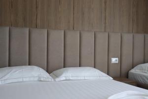 Postel nebo postele na pokoji v ubytování Velmar Hotel