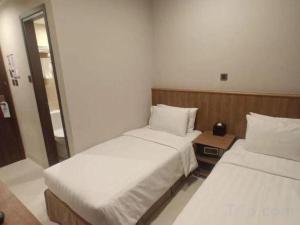 Uma cama ou camas num quarto em WE Hotel Kowloon