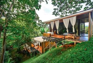 a house in the middle of a forest at ภูธารา กลางดง in Ban Thung Phan Ha