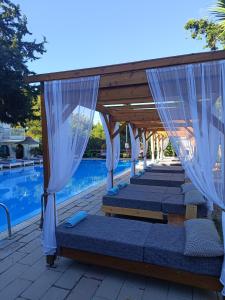 Hồ bơi trong/gần Trees Art Hotel & Suites