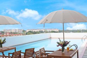 Sundlaugin á Crystal Crown Hotel Harbour View, Port Klang eða í nágrenninu
