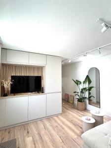 a living room with a flat screen tv on a wall at Studio Cosy - Centre-ville in Brest