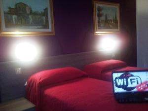 Postel nebo postele na pokoji v ubytování Hotel Bristol