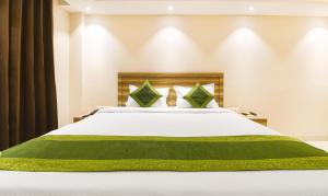 Letto o letti in una camera di Treebo Iffco Chowk