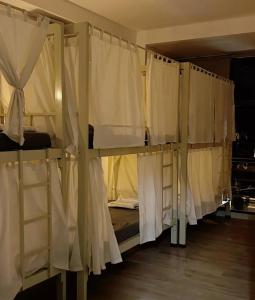 Postel nebo postele na pokoji v ubytování Bandlive Backpacker Hostel