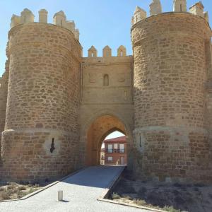 an entrance to a castle with two towers at Hostal Athlanta in Villalpando