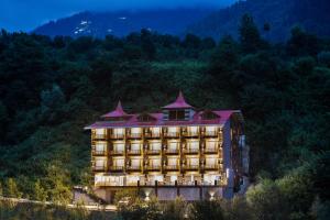 Nespecifikovaný výhled na hory nebo výhled na hory při pohledu z hotelu