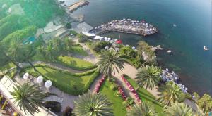 an aerial view of a park next to the water at Hotel Continental in Santa Margherita Ligure