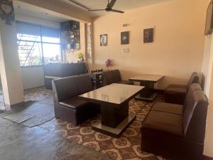 Posezení v ubytování Hotel Atithi Devo Bhava