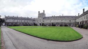 Um jardim no exterior de The Address Cork (formerly Ambassador Hotel & Health Club)