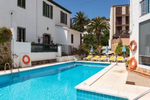 The swimming pool at or close to Hotel Sant March