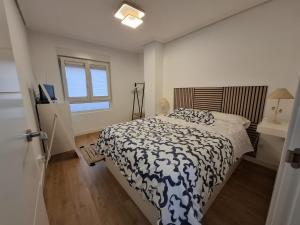 A bed or beds in a room at Surf Playa 1 línea