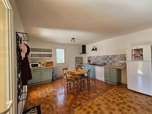Dapur atau dapur kecil di Gîte MELICIA