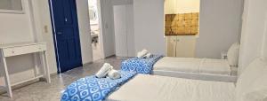 Gallery image of Hostel Pleasure Black Beach Parissa Santorini in Perissa +7 photos