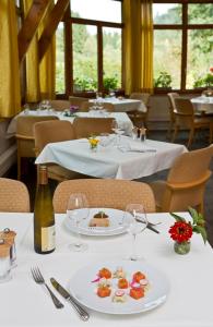 מסעדה או מקום אחר לאכול בו ב-Hotel Au Vieux Moulin