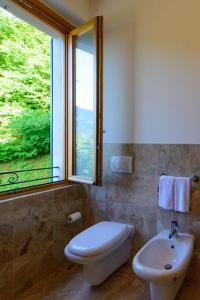 Koupelna v ubytování Crotto Di Gittana