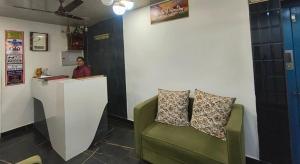 Posezení v ubytování Hotel Kaushambi Grand Near Kaushambi Metro Station