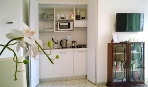 A kitchen or kitchenette at The Pope At The Window