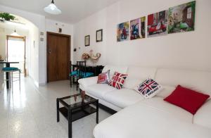 A seating area at Casa Baleari 28C