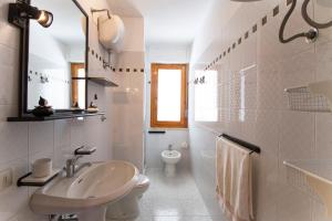 A bathroom at Casa Baleari 28C Még 20 kép