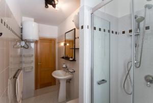 A bathroom at Casa Baleari 28C