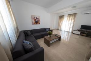 a living room with a couch and a coffee table at Vasilis Villa in Fánai