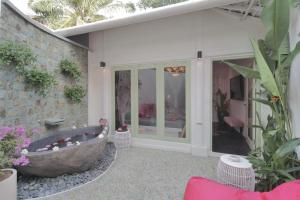 Zahrada ubytování PinkCoco Uluwatu - Constant Surprises & for Cool Adults Only
