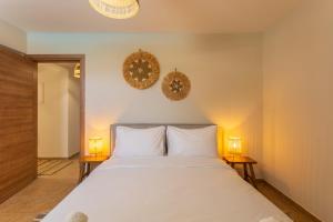 Katil atau katil-katil dalam bilik di Luxury Seaview Limassol Villa Pool Jacuzzi Sauna +26 gambar