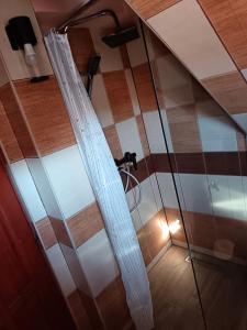 Un baño de Casa Sóhegy Praid