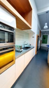 a kitchen with a stove and a yellow oven at Stylisches City Loft mit Terrasse, zentral & eventgeeignet in Mannheim +2 photos