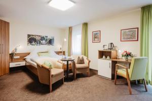 Postel nebo postele na pokoji v ubytování Hotel Garni Vier Jahreszeiten