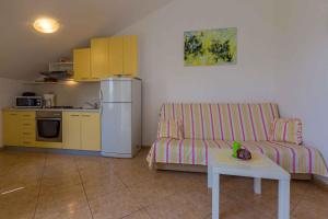Kuchyň nebo kuchyňský kout v ubytování Apartments in Dramalj 39030