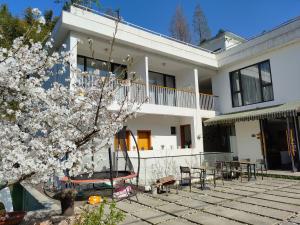 Balkón nebo terasa v ubytování Moganshan Naicang Boutique Hotel