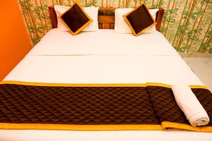 G P Comforts客房内的一张或多张床位