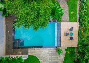 Zahrada ubytování Alaya Boutique Villa with Dam View by VOYE HOMES