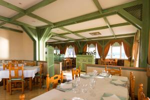 A restaurant or other place to eat at Hotel Sal Marina