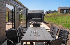 Beautiful Home In Haderslev With Sauna的庭院或其他户外区域