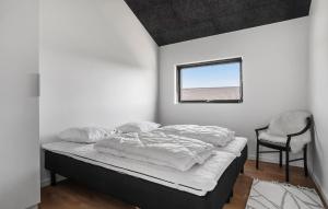Beautiful Home In Haderslev With Sauna客房内的一张或多张床位